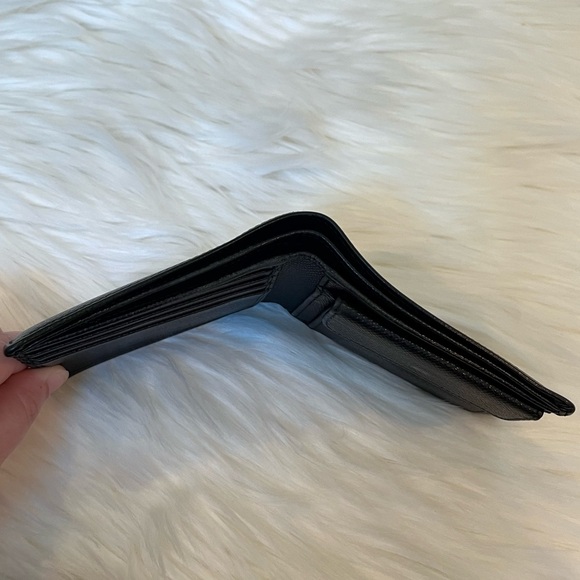 Tod’s Men’s Black Leather Bi-fold Designer Wallet - Picture 13 of 16